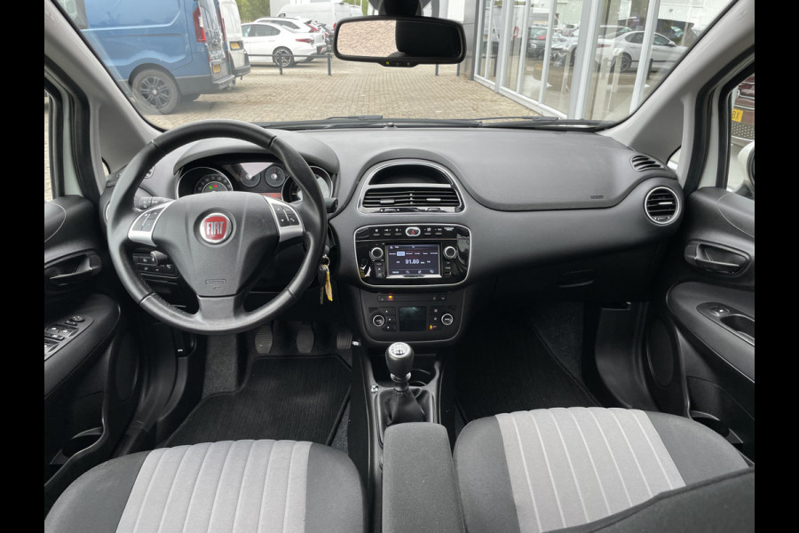 Fiat Punto Evo TwinAir Sempre 100 PK | Cruise control | Climate control | Trekhaak Fiat Punto Evo TwinAir Sempre 100 PK | Cruise control | Climate control | Trekhaak