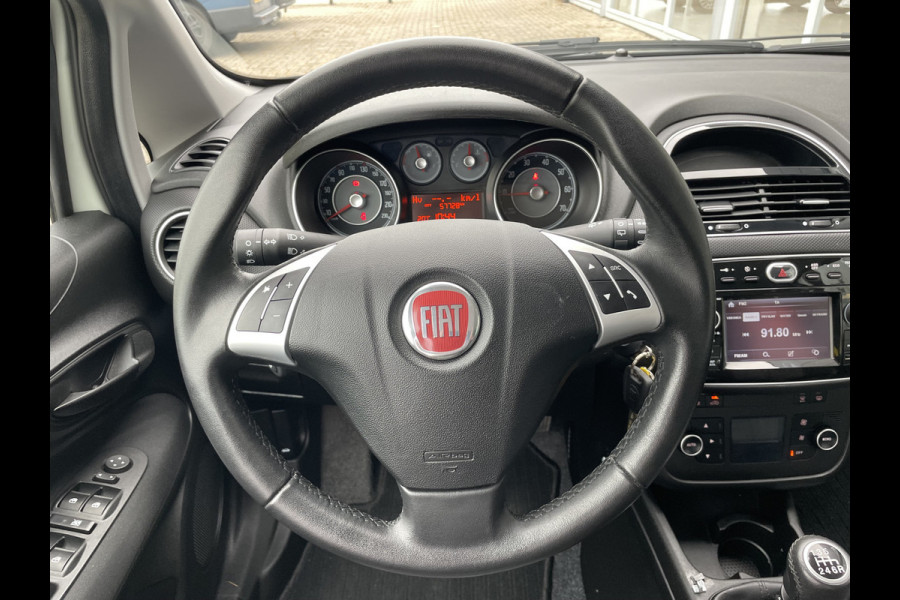 Fiat Punto Evo TwinAir Sempre 100 PK | Cruise control | Climate control | Trekhaak Fiat Punto Evo TwinAir Sempre 100 PK | Cruise control | Climate control | Trekhaak