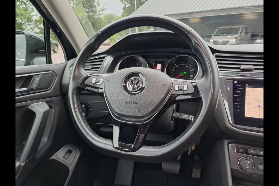 Volkswagen Tiguan Allspace 1.4 TSI Comfortline Business 7p. | Pano | Trekhaak | Stoelverwarming | Navi | ACC | App-connect | Elek. achterklep | All-seasons | Volkswagen Tiguan Allspace 1.4 TSI Comfortline Business 7p. | Pano | Trekhaak | Stoelverwarming | Navi | ACC | App-connect | Elek. achterklep | All-seasons |