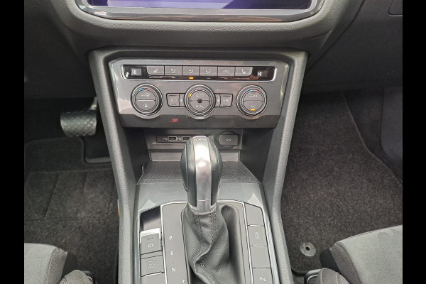 Volkswagen Tiguan Allspace 1.4 TSI Comfortline Business 7p. | Pano | Trekhaak | Stoelverwarming | Navi | ACC | App-connect | Elek. achterklep | All-seasons | Volkswagen Tiguan Allspace 1.4 TSI Comfortline Business 7p. | Pano | Trekhaak | Stoelverwarming | Navi | ACC | App-connect | Elek. achterklep | All-seasons |