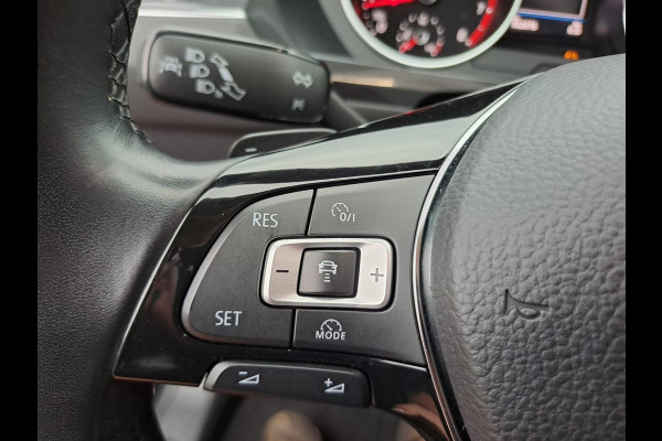 Volkswagen Tiguan Allspace 1.4 TSI Comfortline Business 7p. | Pano | Trekhaak | Stoelverwarming | Navi | ACC | App-connect | Elek. achterklep | All-seasons | Volkswagen Tiguan Allspace 1.4 TSI Comfortline Business 7p. | Pano | Trekhaak | Stoelverwarming | Navi | ACC | App-connect | Elek. achterklep | All-seasons |