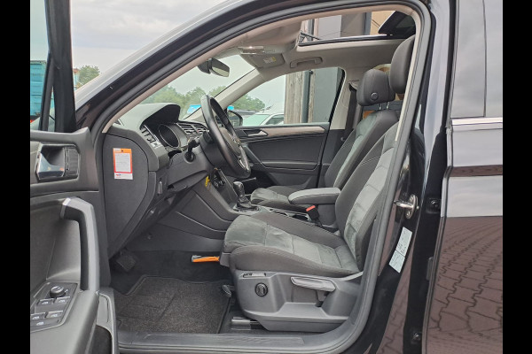 Volkswagen Tiguan Allspace 1.4 TSI Comfortline Business 7p. | Pano | Trekhaak | Stoelverwarming | Navi | ACC | App-connect | Elek. achterklep | All-seasons | Volkswagen Tiguan Allspace 1.4 TSI Comfortline Business 7p. | Pano | Trekhaak | Stoelverwarming | Navi | ACC | App-connect | Elek. achterklep | All-seasons |
