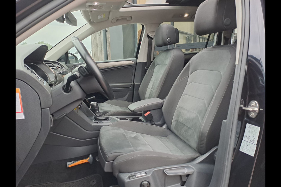 Volkswagen Tiguan Allspace 1.4 TSI Comfortline Business 7p. | Pano | Trekhaak | Stoelverwarming | Navi | ACC | App-connect | Elek. achterklep | All-seasons | Volkswagen Tiguan Allspace 1.4 TSI Comfortline Business 7p. | Pano | Trekhaak | Stoelverwarming | Navi | ACC | App-connect | Elek. achterklep | All-seasons |