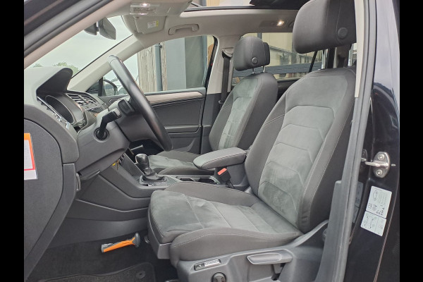 Volkswagen Tiguan Allspace 1.4 TSI Comfortline Business 7p. | Pano | Trekhaak | Stoelverwarming | Navi | ACC | App-connect | Elek. achterklep | All-seasons | Volkswagen Tiguan Allspace 1.4 TSI Comfortline Business 7p. | Pano | Trekhaak | Stoelverwarming | Navi | ACC | App-connect | Elek. achterklep | All-seasons |