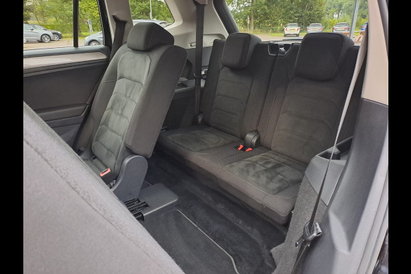 Volkswagen Tiguan Allspace 1.4 TSI Comfortline Business 7p. | Pano | Trekhaak | Stoelverwarming | Navi | ACC | App-connect | Elek. achterklep | All-seasons | Volkswagen Tiguan Allspace 1.4 TSI Comfortline Business 7p. | Pano | Trekhaak | Stoelverwarming | Navi | ACC | App-connect | Elek. achterklep | All-seasons |