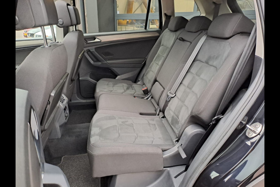 Volkswagen Tiguan Allspace 1.4 TSI Comfortline Business 7p. | Pano | Trekhaak | Stoelverwarming | Navi | ACC | App-connect | Elek. achterklep | All-seasons | Volkswagen Tiguan Allspace 1.4 TSI Comfortline Business 7p. | Pano | Trekhaak | Stoelverwarming | Navi | ACC | App-connect | Elek. achterklep | All-seasons |