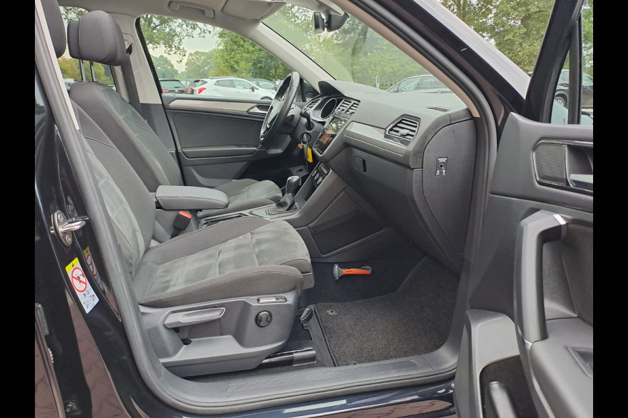 Volkswagen Tiguan Allspace 1.4 TSI Comfortline Business 7p. | Pano | Trekhaak | Stoelverwarming | Navi | ACC | App-connect | Elek. achterklep | All-seasons | Volkswagen Tiguan Allspace 1.4 TSI Comfortline Business 7p. | Pano | Trekhaak | Stoelverwarming | Navi | ACC | App-connect | Elek. achterklep | All-seasons |