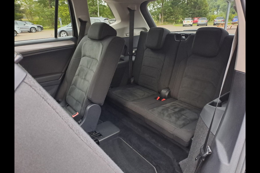 Volkswagen Tiguan Allspace 1.4 TSI Comfortline Business 7p. | Pano | Trekhaak | Stoelverwarming | Navi | ACC | App-connect | Elek. achterklep | All-seasons | Volkswagen Tiguan Allspace 1.4 TSI Comfortline Business 7p. | Pano | Trekhaak | Stoelverwarming | Navi | ACC | App-connect | Elek. achterklep | All-seasons |