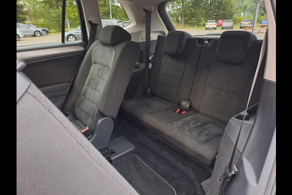 Volkswagen Tiguan Allspace 1.4 TSI Comfortline Business 7p. | Pano | Trekhaak | Stoelverwarming | Navi | ACC | App-connect | Elek. achterklep | All-seasons | Volkswagen Tiguan Allspace 1.4 TSI Comfortline Business 7p. | Pano | Trekhaak | Stoelverwarming | Navi | ACC | App-connect | Elek. achterklep | All-seasons |