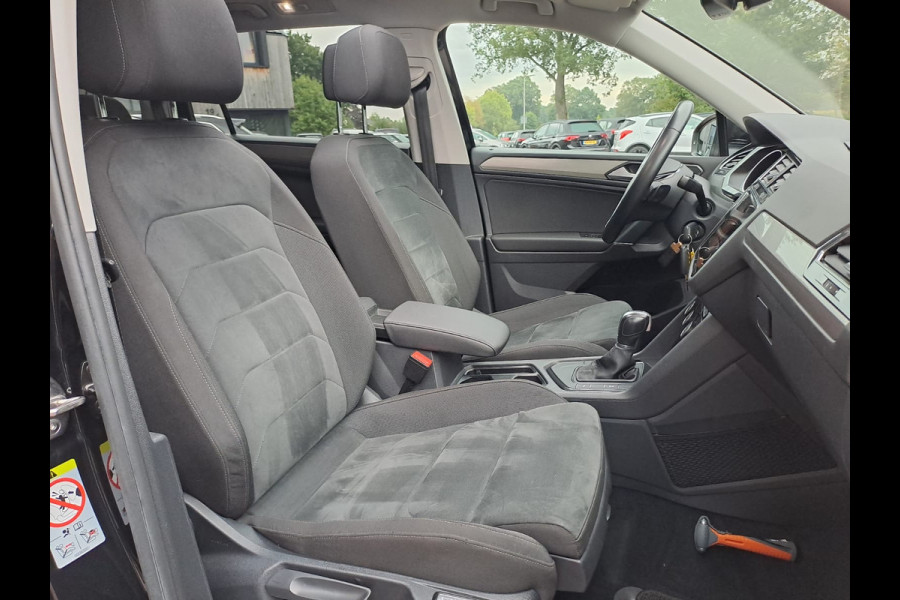 Volkswagen Tiguan Allspace 1.4 TSI Comfortline Business 7p. | Pano | Trekhaak | Stoelverwarming | Navi | ACC | App-connect | Elek. achterklep | All-seasons | Volkswagen Tiguan Allspace 1.4 TSI Comfortline Business 7p. | Pano | Trekhaak | Stoelverwarming | Navi | ACC | App-connect | Elek. achterklep | All-seasons |
