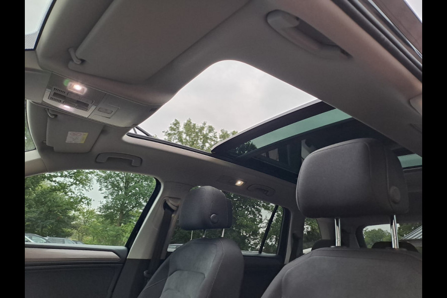 Volkswagen Tiguan Allspace 1.4 TSI Comfortline Business 7p. | Pano | Trekhaak | Stoelverwarming | Navi | ACC | App-connect | Elek. achterklep | All-seasons | Volkswagen Tiguan Allspace 1.4 TSI Comfortline Business 7p. | Pano | Trekhaak | Stoelverwarming | Navi | ACC | App-connect | Elek. achterklep | All-seasons |