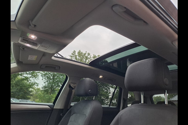 Volkswagen Tiguan Allspace 1.4 TSI Comfortline Business 7p. | Pano | Trekhaak | Stoelverwarming | Navi | ACC | App-connect | Elek. achterklep | All-seasons | Volkswagen Tiguan Allspace 1.4 TSI Comfortline Business 7p. | Pano | Trekhaak | Stoelverwarming | Navi | ACC | App-connect | Elek. achterklep | All-seasons |