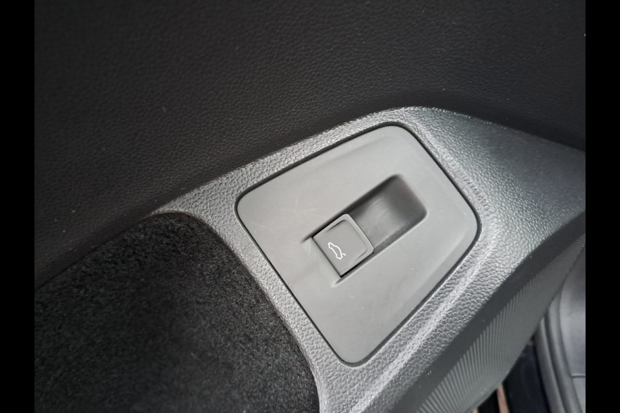Volkswagen Tiguan Allspace 1.4 TSI Comfortline Business 7p. | Pano | Trekhaak | Stoelverwarming | Navi | ACC | App-connect | Elek. achterklep | All-seasons | Volkswagen Tiguan Allspace 1.4 TSI Comfortline Business 7p. | Pano | Trekhaak | Stoelverwarming | Navi | ACC | App-connect | Elek. achterklep | All-seasons |