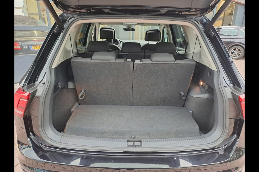 Volkswagen Tiguan Allspace 1.4 TSI Comfortline Business 7p. | Pano | Trekhaak | Stoelverwarming | Navi | ACC | App-connect | Elek. achterklep | All-seasons | Volkswagen Tiguan Allspace 1.4 TSI Comfortline Business 7p. | Pano | Trekhaak | Stoelverwarming | Navi | ACC | App-connect | Elek. achterklep | All-seasons |
