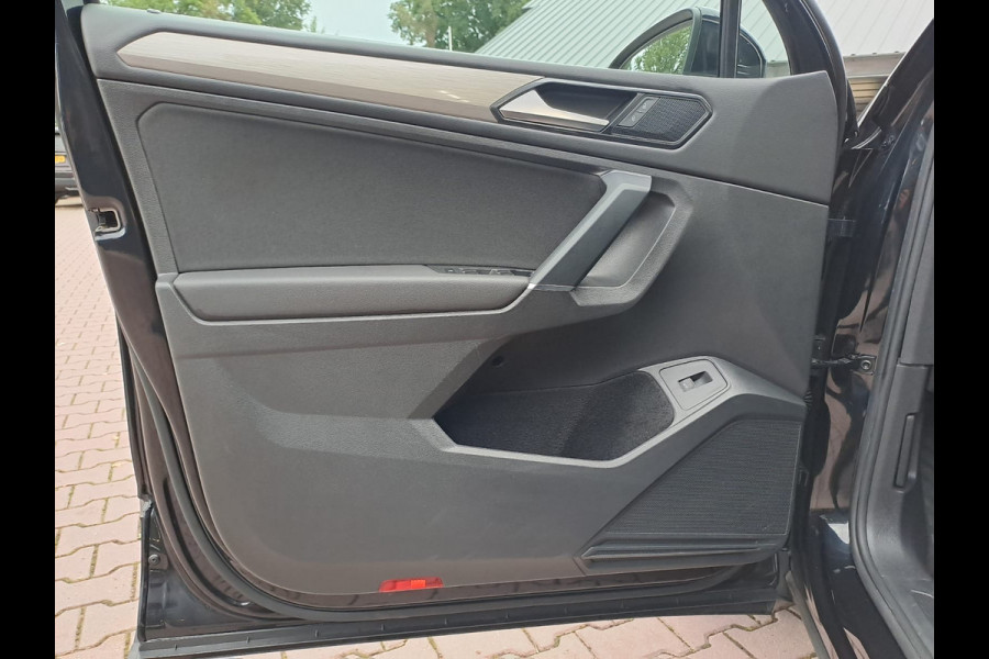 Volkswagen Tiguan Allspace 1.4 TSI Comfortline Business 7p. | Pano | Trekhaak | Stoelverwarming | Navi | ACC | App-connect | Elek. achterklep | All-seasons | Volkswagen Tiguan Allspace 1.4 TSI Comfortline Business 7p. | Pano | Trekhaak | Stoelverwarming | Navi | ACC | App-connect | Elek. achterklep | All-seasons |