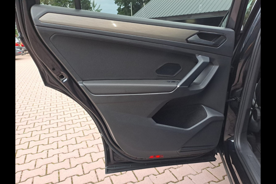 Volkswagen Tiguan Allspace 1.4 TSI Comfortline Business 7p. | Pano | Trekhaak | Stoelverwarming | Navi | ACC | App-connect | Elek. achterklep | All-seasons | Volkswagen Tiguan Allspace 1.4 TSI Comfortline Business 7p. | Pano | Trekhaak | Stoelverwarming | Navi | ACC | App-connect | Elek. achterklep | All-seasons |