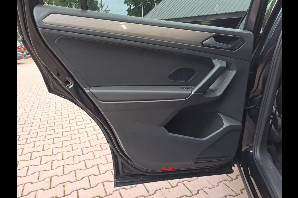 Volkswagen Tiguan Allspace 1.4 TSI Comfortline Business 7p. | Pano | Trekhaak | Stoelverwarming | Navi | ACC | App-connect | Elek. achterklep | All-seasons | Volkswagen Tiguan Allspace 1.4 TSI Comfortline Business 7p. | Pano | Trekhaak | Stoelverwarming | Navi | ACC | App-connect | Elek. achterklep | All-seasons |
