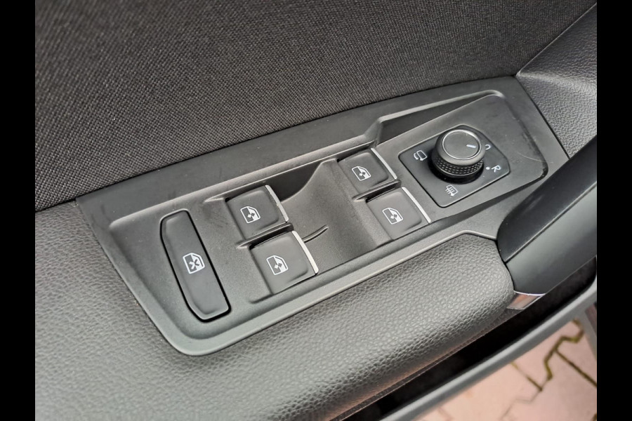 Volkswagen Tiguan Allspace 1.4 TSI Comfortline Business 7p. | Pano | Trekhaak | Stoelverwarming | Navi | ACC | App-connect | Elek. achterklep | All-seasons | Volkswagen Tiguan Allspace 1.4 TSI Comfortline Business 7p. | Pano | Trekhaak | Stoelverwarming | Navi | ACC | App-connect | Elek. achterklep | All-seasons |