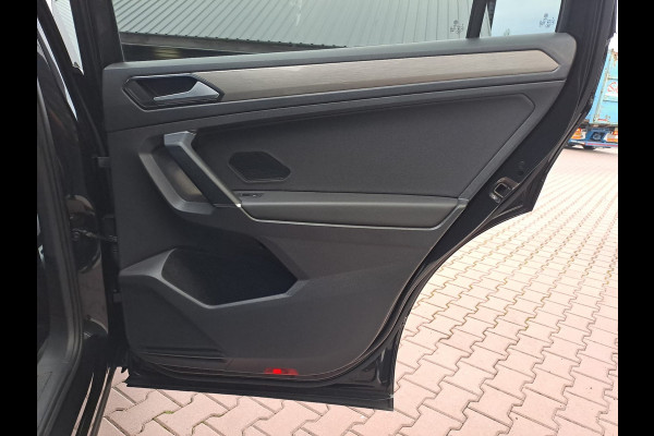 Volkswagen Tiguan Allspace 1.4 TSI Comfortline Business 7p. | Pano | Trekhaak | Stoelverwarming | Navi | ACC | App-connect | Elek. achterklep | All-seasons | Volkswagen Tiguan Allspace 1.4 TSI Comfortline Business 7p. | Pano | Trekhaak | Stoelverwarming | Navi | ACC | App-connect | Elek. achterklep | All-seasons |