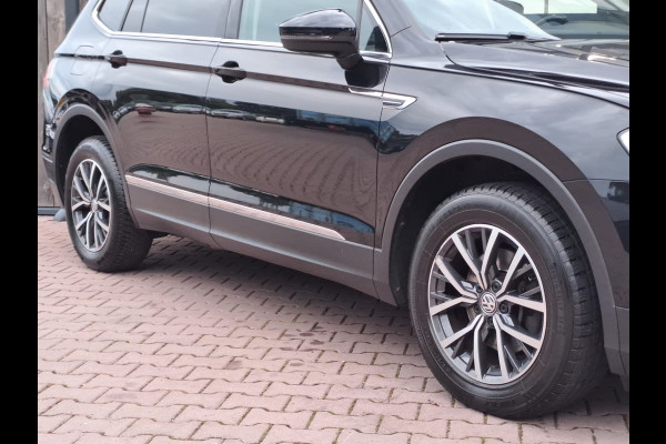 Volkswagen Tiguan Allspace 1.4 TSI Comfortline Business 7p. | Pano | Trekhaak | Stoelverwarming | Navi | ACC | App-connect | Elek. achterklep | All-seasons | Volkswagen Tiguan Allspace 1.4 TSI Comfortline Business 7p. | Pano | Trekhaak | Stoelverwarming | Navi | ACC | App-connect | Elek. achterklep | All-seasons |