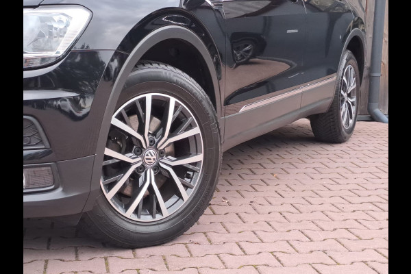 Volkswagen Tiguan Allspace 1.4 TSI Comfortline Business 7p. | Pano | Trekhaak | Stoelverwarming | Navi | ACC | App-connect | Elek. achterklep | All-seasons | Volkswagen Tiguan Allspace 1.4 TSI Comfortline Business 7p. | Pano | Trekhaak | Stoelverwarming | Navi | ACC | App-connect | Elek. achterklep | All-seasons |