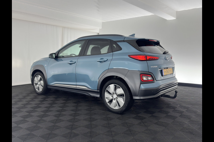 Hyundai Kona EV Premium 64 kWh [ 3-Fase ] {SOH-100%} *PANO | LEATHER | KRELL-AUDIO | HEAD-UP | FULL-LED | NAVI-FULLMAP | DAB | ADAPT.CRUISE | KEYLESS | CAMERA | BLIND-SPOT | LANE-ASSIST | DIGI-COCKPIT | COMFORT-SEATS | TOWBAR | 17''ALU*