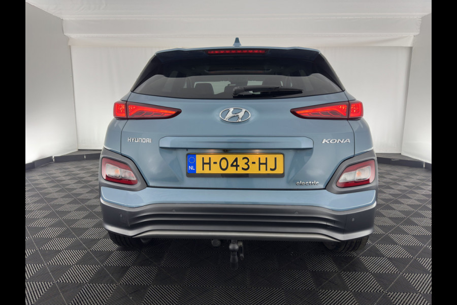 Hyundai Kona EV Premium 64 kWh [ 3-Fase ] {SOH-100%} *PANO | LEATHER | KRELL-AUDIO | HEAD-UP | FULL-LED | NAVI-FULLMAP | DAB | ADAPT.CRUISE | KEYLESS | CAMERA | BLIND-SPOT | LANE-ASSIST | DIGI-COCKPIT | COMFORT-SEATS | TOWBAR | 17''ALU*