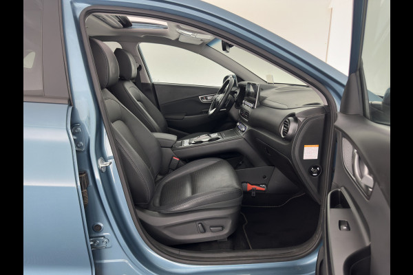 Hyundai Kona EV Premium 64 kWh [ 3-Fase ] {SOH-100%} *PANO | LEATHER | KRELL-AUDIO | HEAD-UP | FULL-LED | NAVI-FULLMAP | DAB | ADAPT.CRUISE | KEYLESS | CAMERA | BLIND-SPOT | LANE-ASSIST | DIGI-COCKPIT | COMFORT-SEATS | TOWBAR | 17''ALU*