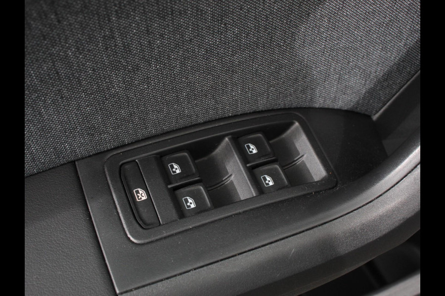 Seat Ateca 1.5 TSI Style Business Intense DSG Navigatie Apple Carplay/Android Auto Camera Parkeersensoren Cruise Control Full Led koplampen Lichtmetalen velgen Virtual Cockpit Getinte ramen Climate Control