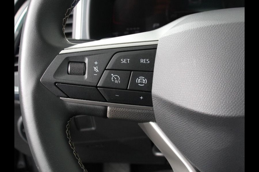 Seat Ateca 1.5 TSI Style Business Intense DSG Navigatie Apple Carplay/Android Auto Camera Parkeersensoren Cruise Control Full Led koplampen Lichtmetalen velgen Virtual Cockpit Getinte ramen Climate Control