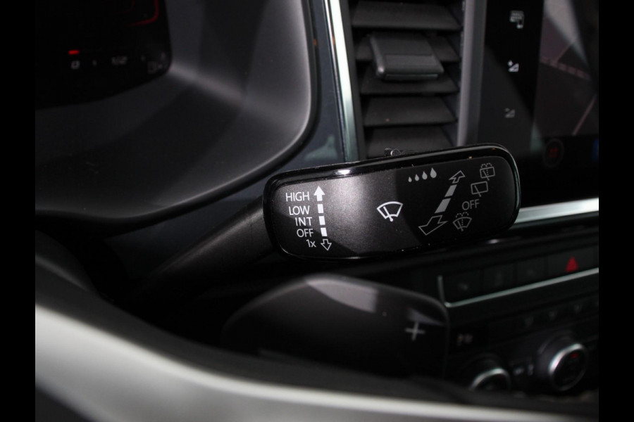 Seat Ateca 1.5 TSI Style Business Intense DSG Navigatie Apple Carplay/Android Auto Camera Parkeersensoren Cruise Control Full Led koplampen Lichtmetalen velgen Virtual Cockpit Getinte ramen Climate Control