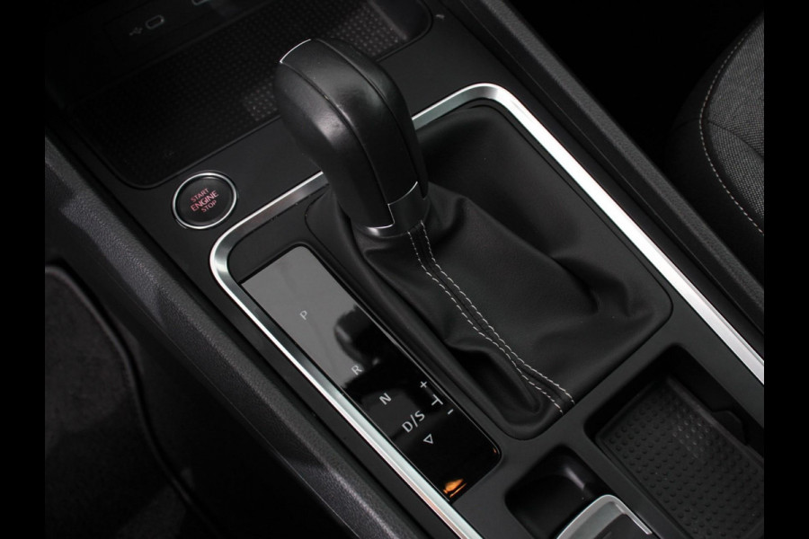 Seat Ateca 1.5 TSI Style Business Intense DSG Navigatie Apple Carplay/Android Auto Camera Parkeersensoren Cruise Control Full Led koplampen Lichtmetalen velgen Virtual Cockpit Getinte ramen Climate Control