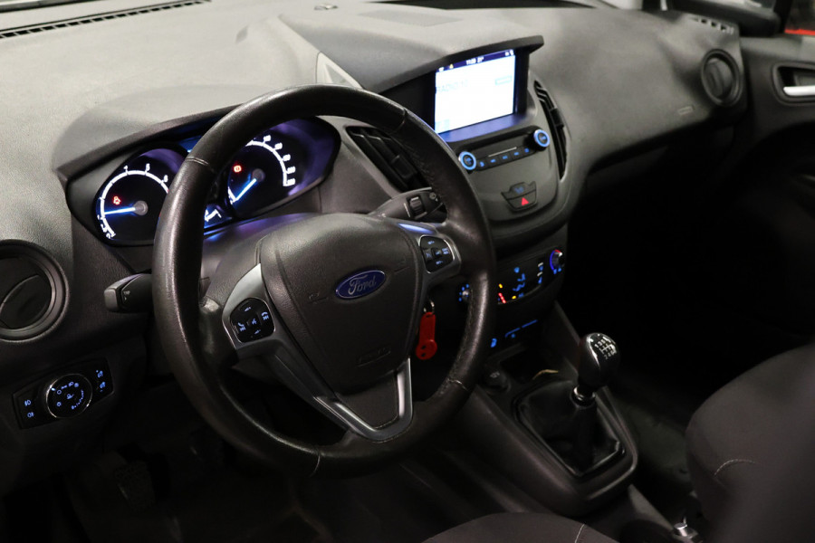 Ford Transit Courier 1.0 100 PK | Navigatie | CarPlay | Cruise control | Stoelverwarming | PDC | Airco | Android auto | MF Stuur | Nieuwe APK | Dealer onderhouden Ford Transit Courier 1.0 100 PK | Navigatie | CarPlay | Cruise control | Stoelverwarming | PDC | Airco | Android auto | MF Stuur | Nieuwe APK | Dealer onderhouden