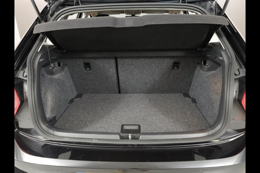Volkswagen Polo 1.0 TSI R-Line Edition 95 pk | Navigatie via App | Airco | Parkeersensoren | Adaptieve cruise control | Licht- en zicht pakket |