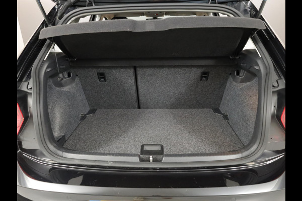 Volkswagen Polo 1.0 TSI R-Line Edition 95 pk | Navigatie via App | Airco | Parkeersensoren | Adaptieve cruise control | Licht- en zicht pakket |