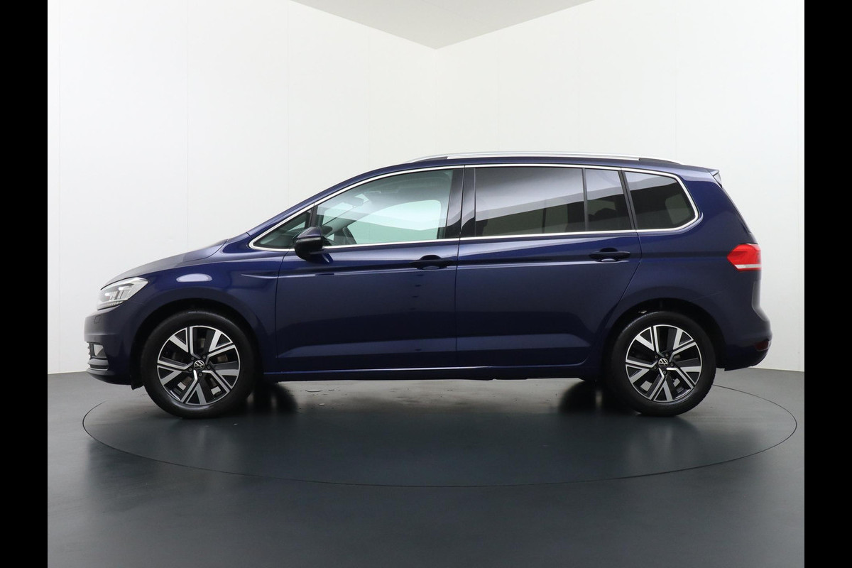 Volkswagen Touran 1.5 TSI Highline Camera | Navi | Full led | Rijklaar geleverd met afleverbeurt en 12 mnd BOVAG garantie |