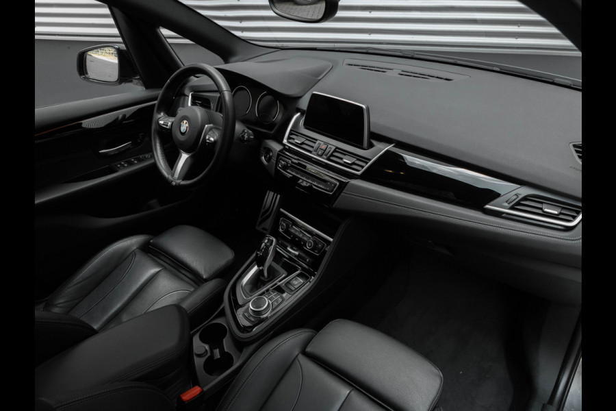 BMW 2 Serie Active Tourer 218i M-Sport - Pano - Memoryzetel - Trekhaak - Camera - LED