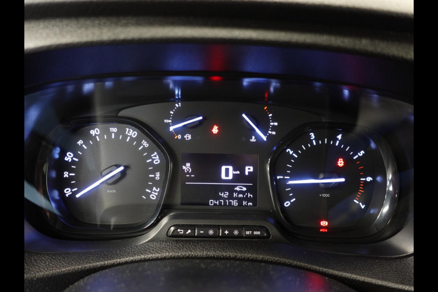 Opel Vivaro L3H1 Dubbele Cabine 144PK Automaat Airco Navi Bluetooth Trekhaak Opel Vivaro L3H1 Dubbele Cabine 144PK Automaat Airco Navi Bluetooth Trekhaak