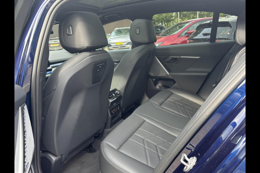 BMW i5 eDrive40 84 kWh M SPORT VAN: 63.900,- VOOR: 58.877,- UW HERFSTVOORDEEL: 5.023,- | MEGA VOL | ORIG. NL | BTW VERREKENBAAR | t/m 05-2027 FABRIEKSGARANTIE