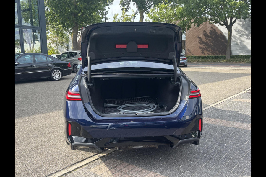 BMW i5 eDrive40 84 kWh M SPORT VAN: 63.900,- VOOR: 58.877,- UW HERFSTVOORDEEL: 5.023,- | MEGA VOL | ORIG. NL | BTW VERREKENBAAR | t/m 05-2027 FABRIEKSGARANTIE