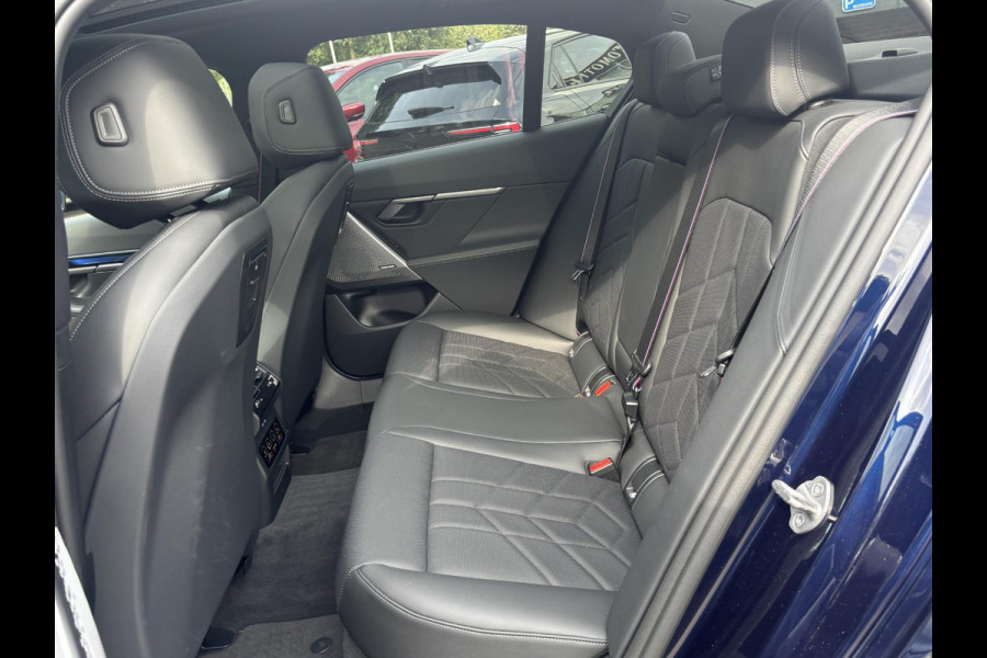 BMW i5 eDrive40 84 kWh M SPORT VAN: 63.900,- VOOR: 58.877,- UW HERFSTVOORDEEL: 5.023,- | MEGA VOL | ORIG. NL | BTW VERREKENBAAR | t/m 05-2027 FABRIEKSGARANTIE