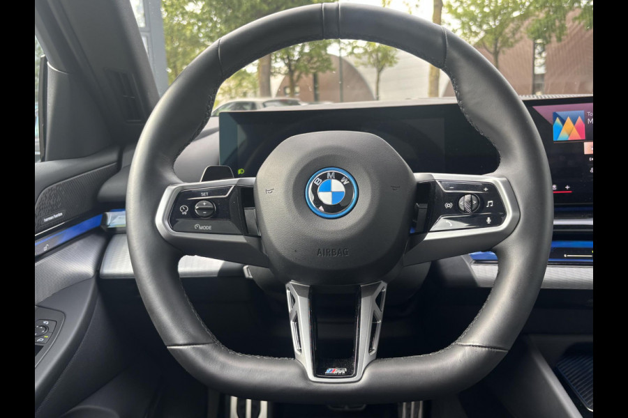BMW i5 eDrive40 84 kWh M SPORT VAN: 63.900,- VOOR: 58.877,- UW HERFSTVOORDEEL: 5.023,- | MEGA VOL | ORIG. NL | BTW VERREKENBAAR | t/m 05-2027 FABRIEKSGARANTIE