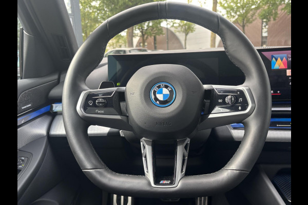 BMW i5 eDrive40 84 kWh M SPORT VAN: 63.900,- VOOR: 58.877,- UW HERFSTVOORDEEL: 5.023,- | MEGA VOL | ORIG. NL | BTW VERREKENBAAR | t/m 05-2027 FABRIEKSGARANTIE
