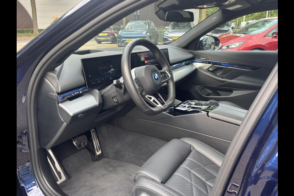 BMW i5 eDrive40 84 kWh M SPORT VAN: 63.900,- VOOR: 58.877,- UW HERFSTVOORDEEL: 5.023,- | MEGA VOL | ORIG. NL | BTW VERREKENBAAR | t/m 05-2027 FABRIEKSGARANTIE