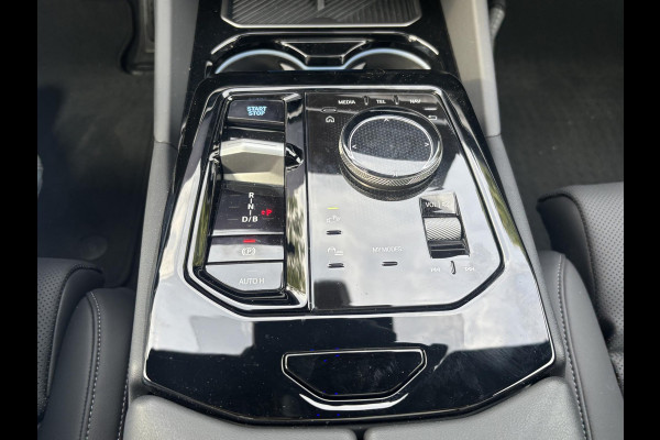 BMW i5 eDrive40 84 kWh M SPORT VAN: 63.900,- VOOR: 58.877,- UW HERFSTVOORDEEL: 5.023,- | MEGA VOL | ORIG. NL | BTW VERREKENBAAR | t/m 05-2027 FABRIEKSGARANTIE