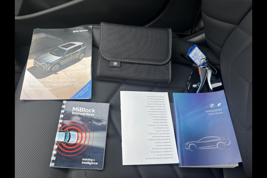 BMW i5 eDrive40 84 kWh M SPORT VAN: 63.900,- VOOR: 58.877,- UW HERFSTVOORDEEL: 5.023,- | MEGA VOL | ORIG. NL | BTW VERREKENBAAR | t/m 05-2027 FABRIEKSGARANTIE