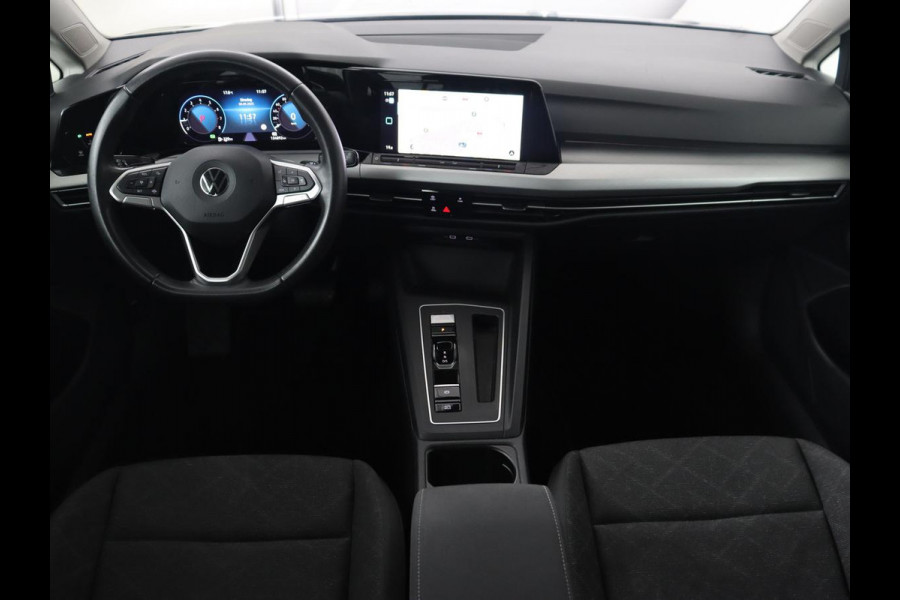 Volkswagen GOLF Variant 1.0 eTSI Life | LED | Elektrische Trekhaak | Carplay | Adaptive Cruise | PDC | Navigatie | Sfeerverlichting