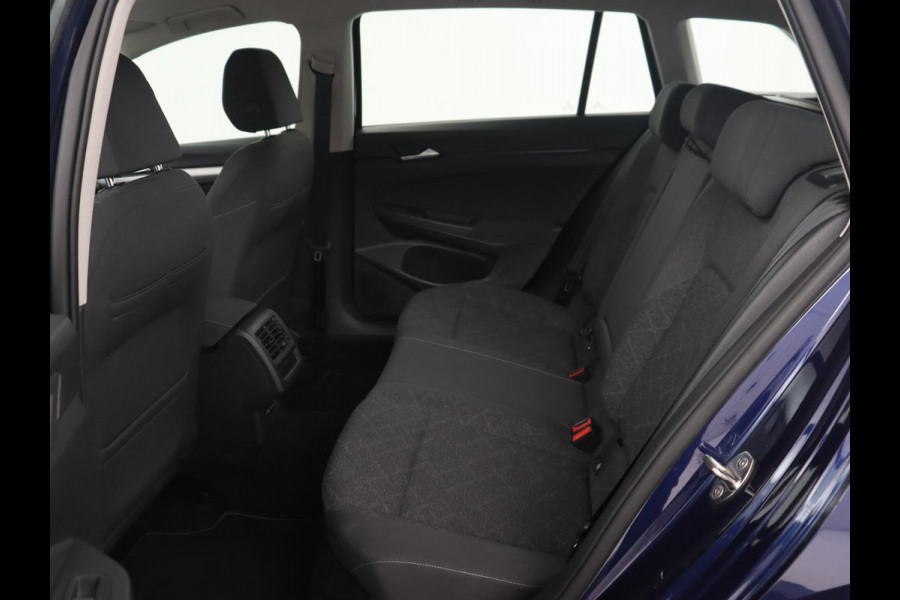 Volkswagen GOLF Variant 1.0 eTSI Life | LED | Elektrische Trekhaak | Carplay | Adaptive Cruise | PDC | Navigatie | Sfeerverlichting