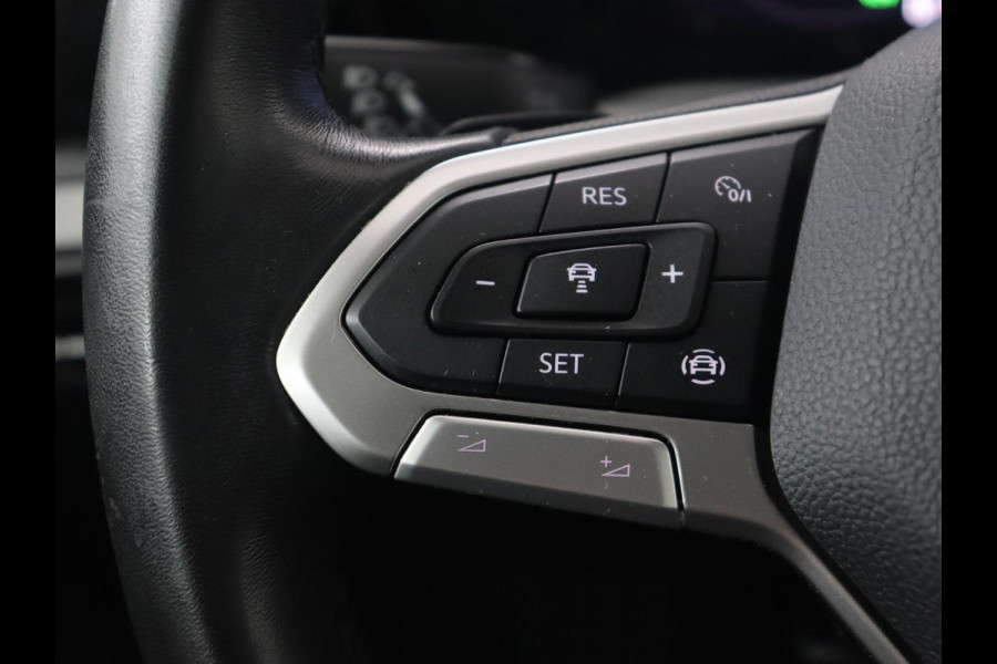 Volkswagen GOLF Variant 1.0 eTSI Life | LED | Elektrische Trekhaak | Carplay | Adaptive Cruise | PDC | Navigatie | Sfeerverlichting