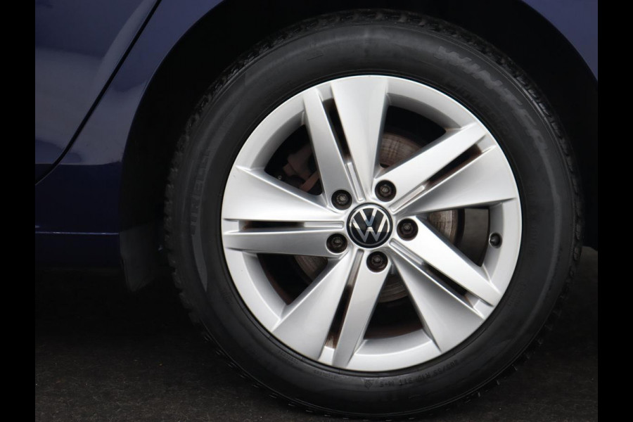 Volkswagen GOLF Variant 1.0 eTSI Life | LED | Elektrische Trekhaak | Carplay | Adaptive Cruise | PDC | Navigatie | Sfeerverlichting